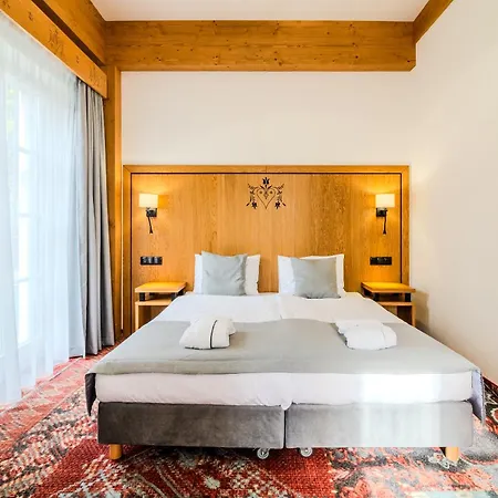 Hotel Maria & *