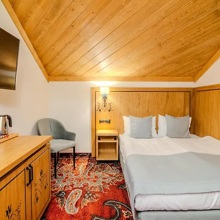 Hotel Maria & *